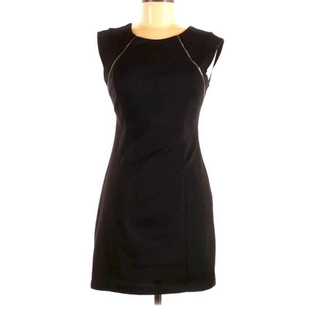 BCBG Generation 6 black back cut out zipper detail short sleeve dress‎